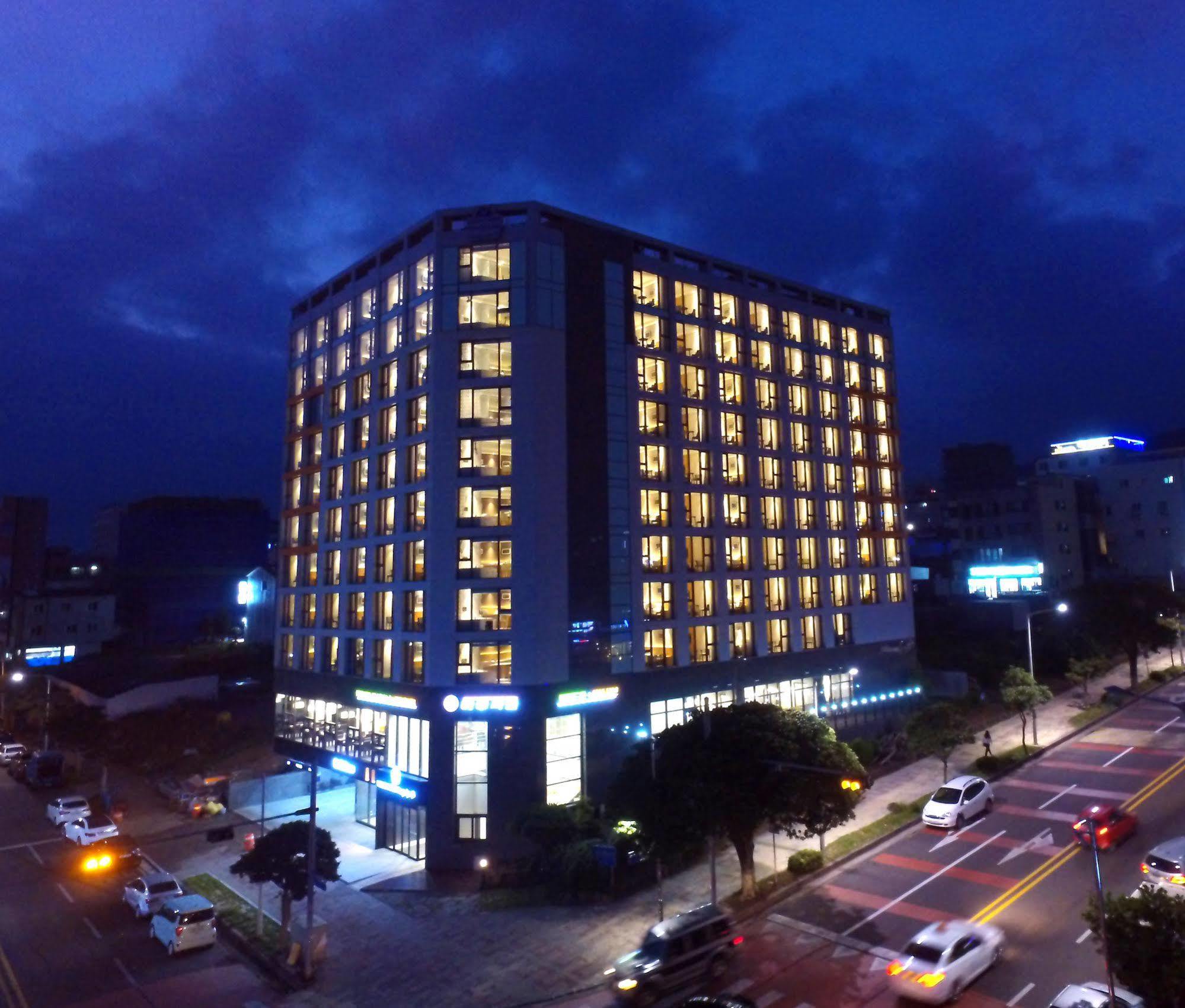 Seogwipo Js Hotel Bagian luar foto