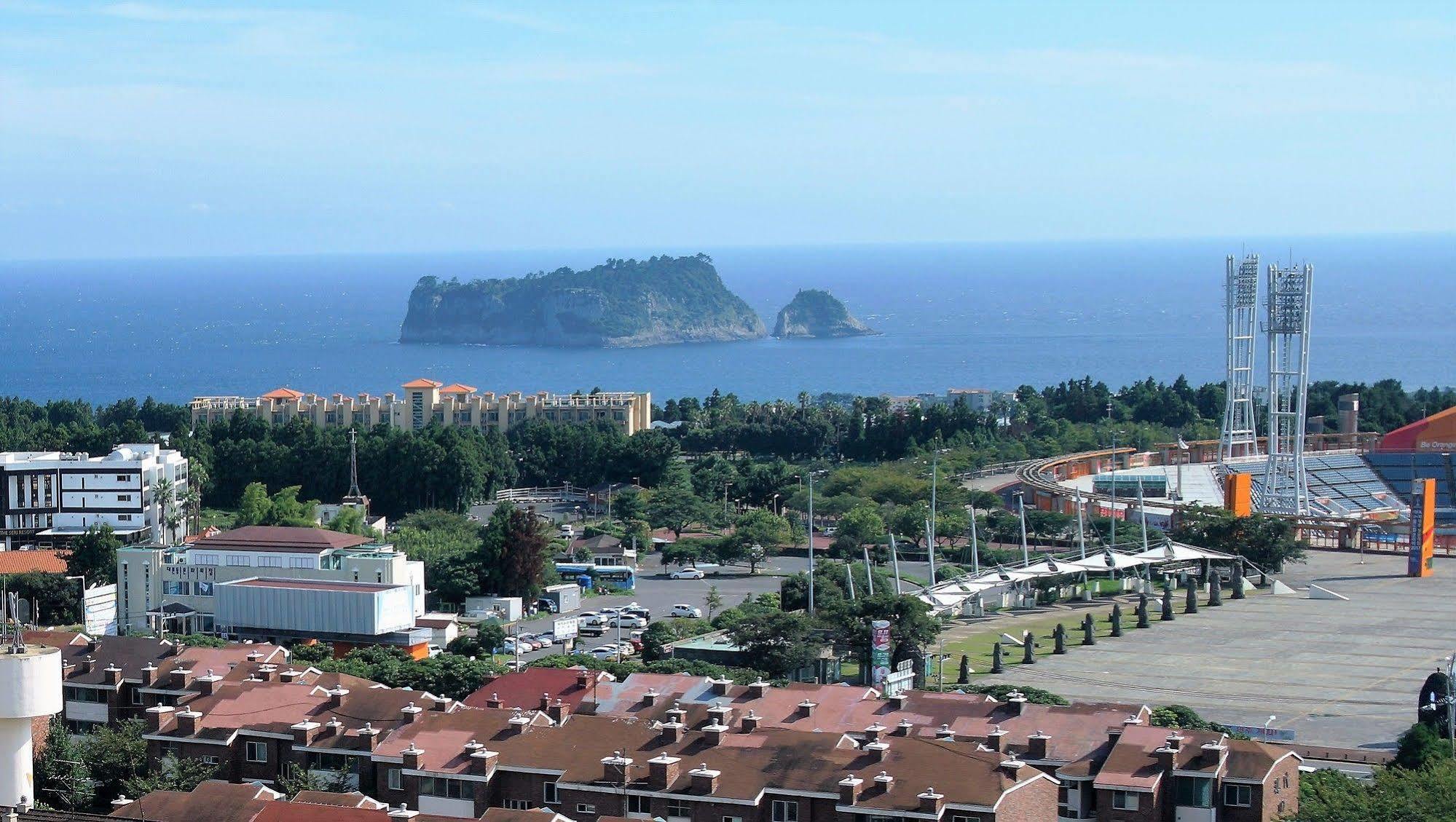 Seogwipo Js Hotel Bagian luar foto