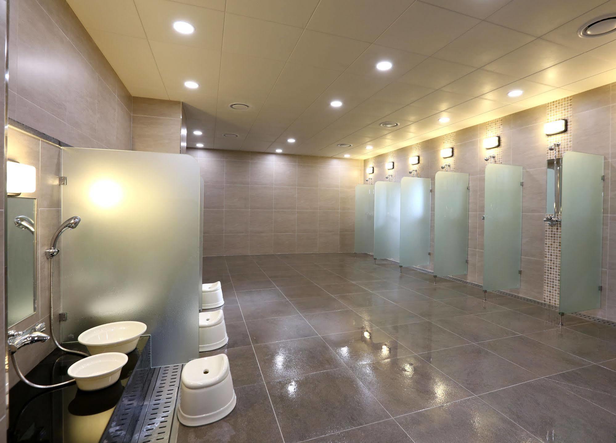 Seogwipo Js Hotel Bagian luar foto