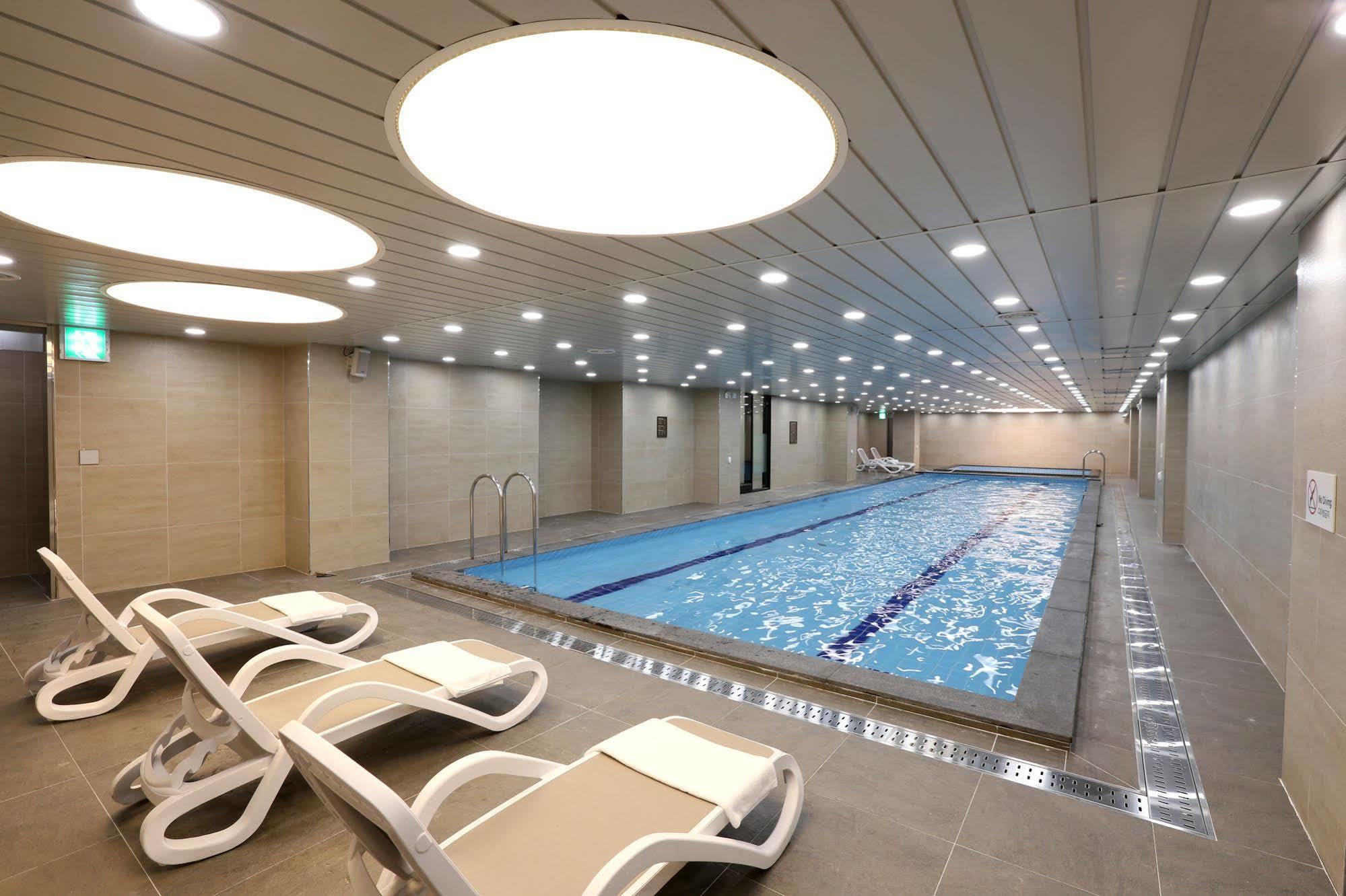 Seogwipo Js Hotel Bagian luar foto