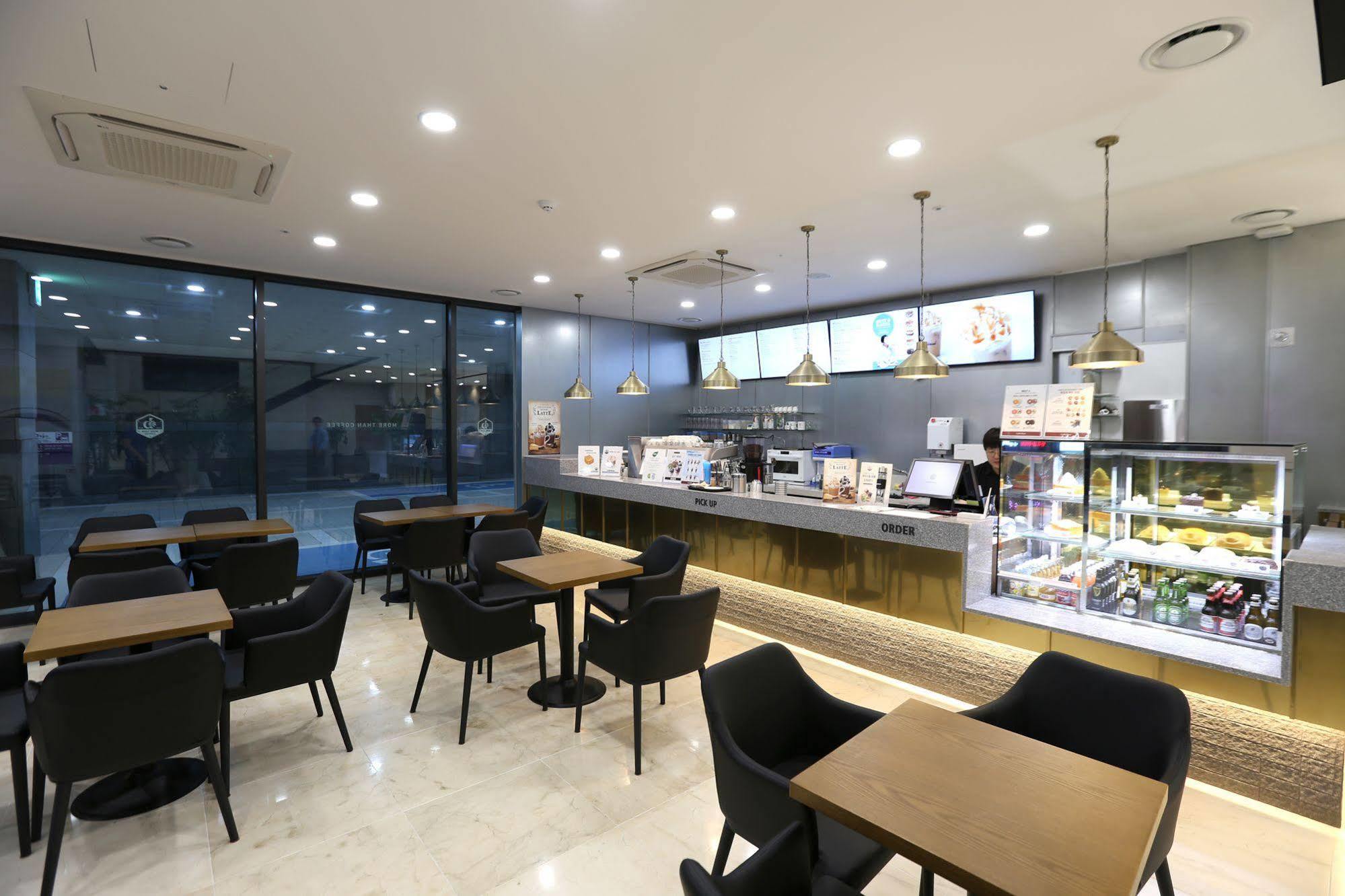 Seogwipo Js Hotel Bagian luar foto