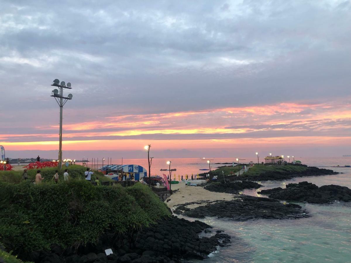 Seogwipo Js Hotel Bagian luar foto